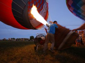 «Дарую земли, над которыми вы пролетели». Как проходил фестиваль воздушных шаров в Переславле-Залесском