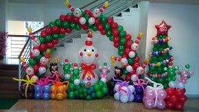 Новогодние композиции из шаров. Фото с сайта hi-kids.ru
